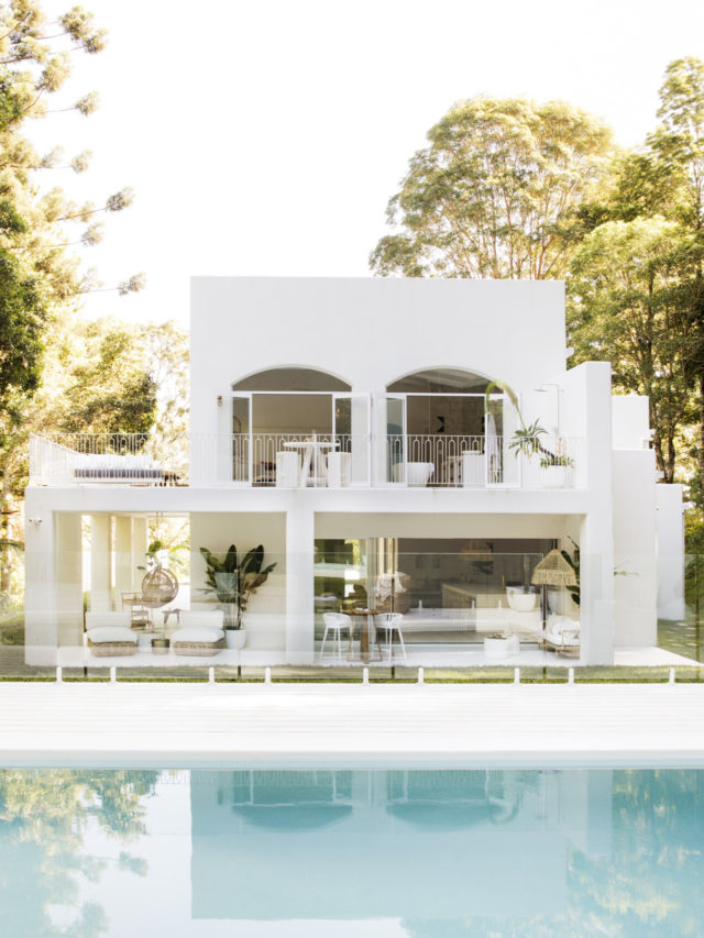 Uma casa branca estonteante na Austrália