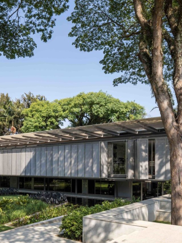 Casa moderna com muito verde em SP