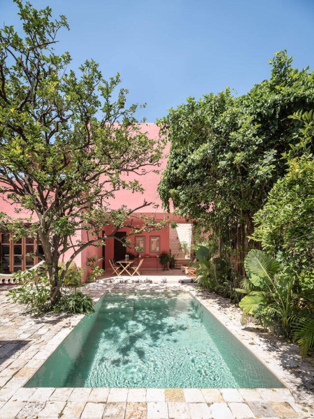 Uma casa rosa histórica no México