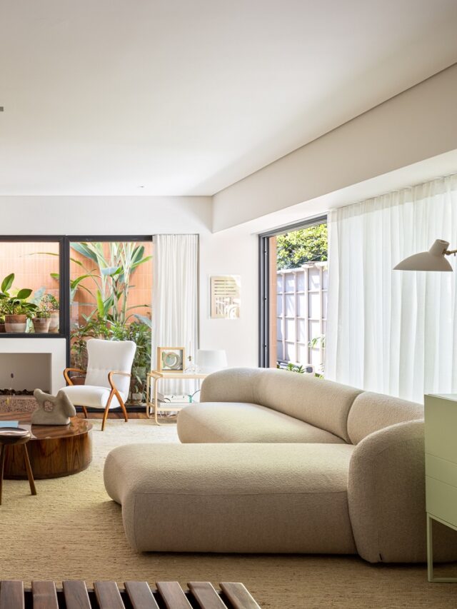 Reforma une duas casas e traz décor contemporâneo