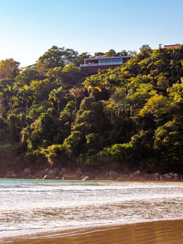 Casa em encosta com vista deslumbrante do mar em Ubatuba